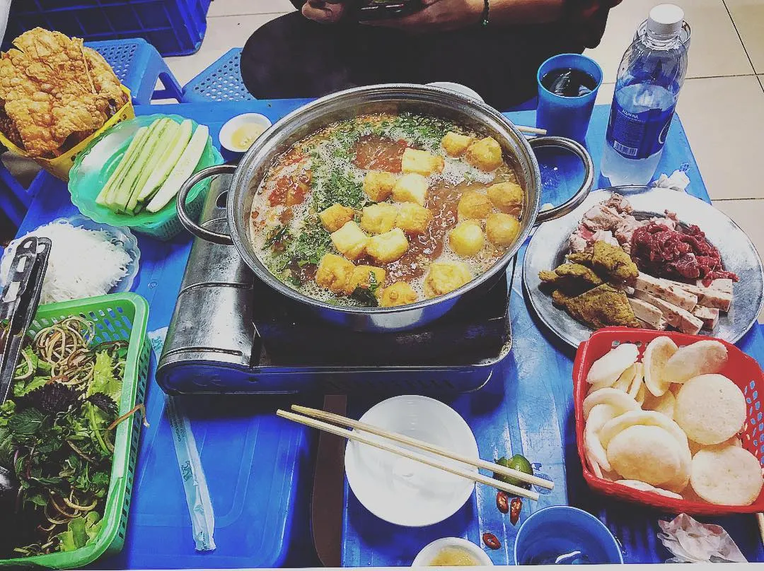 Lẩu Nguyệt