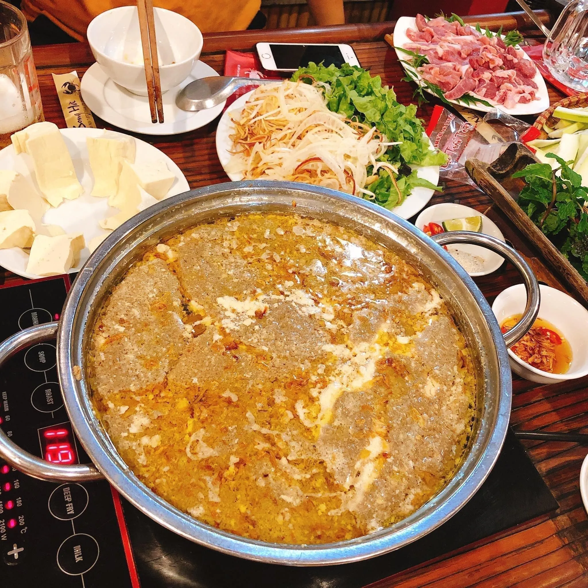 Quán lẩu cua đồng