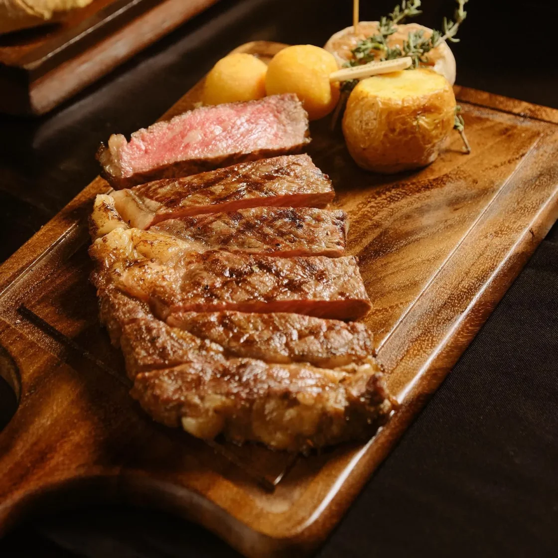 Moo Beef Steak Nguyễn Khánh Toàn