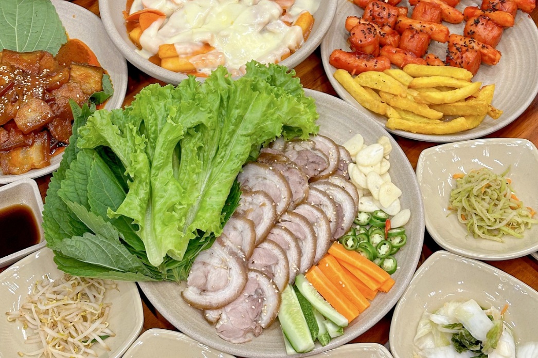 Món ăn được trang trí bắt mắt, sạch sẽ và ngon miệng 