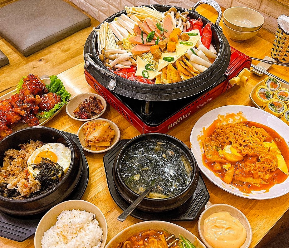 Lẩu tokbokki cay ngọt đậm đà với đa dạng topping tại Hansarang