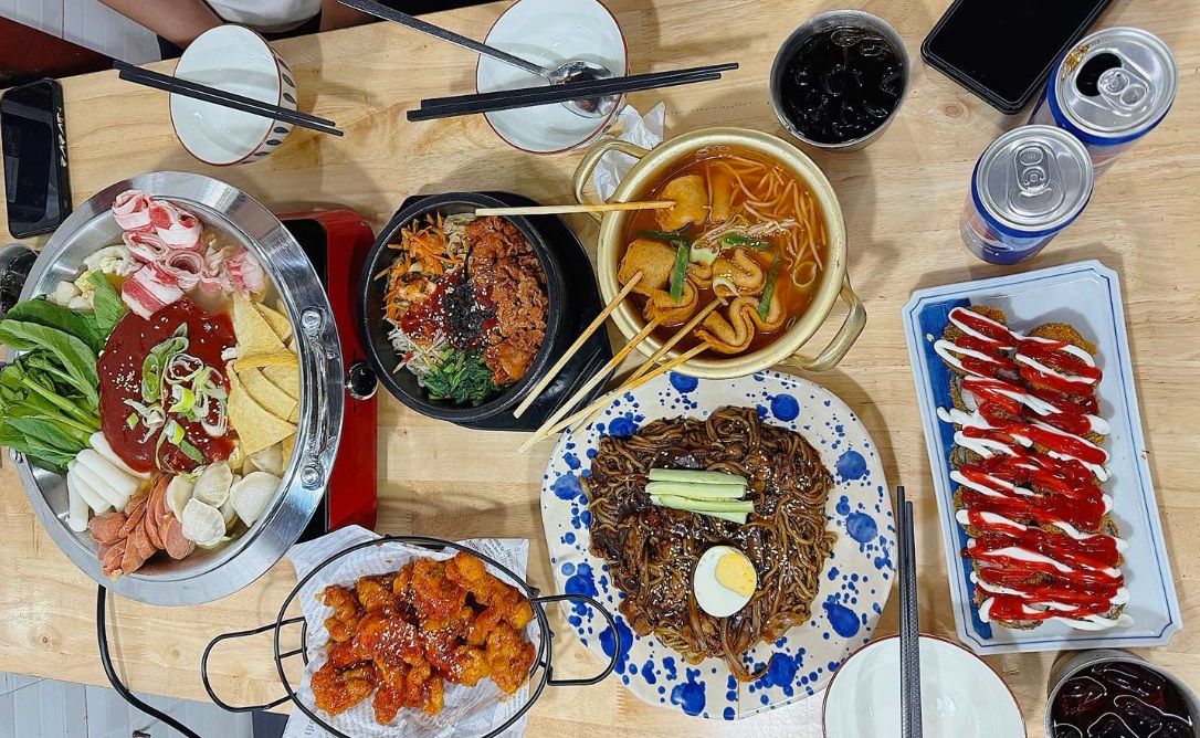 Lẩu tokbokki và các món ăn được yêu thích tại Kều Xay Sạch