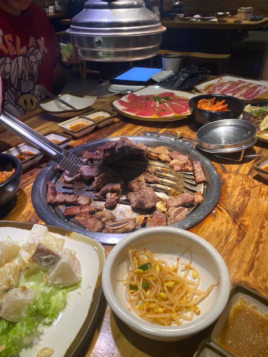 gogi house lac long quan 2