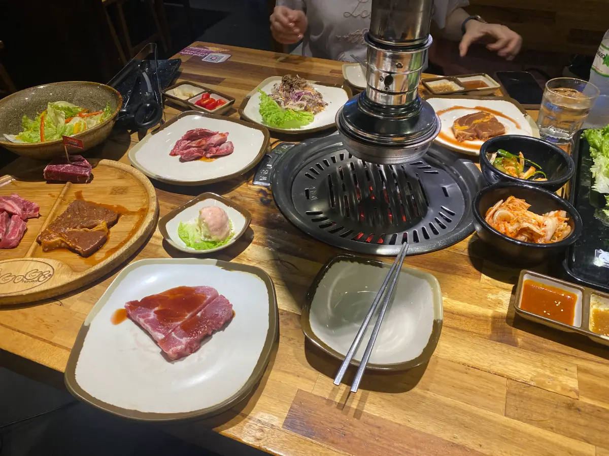 gogi house lac long quan 3